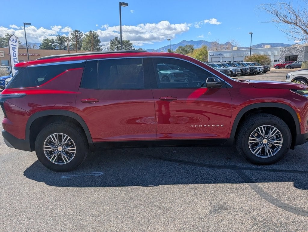 2025 Chevrolet Traverse LT