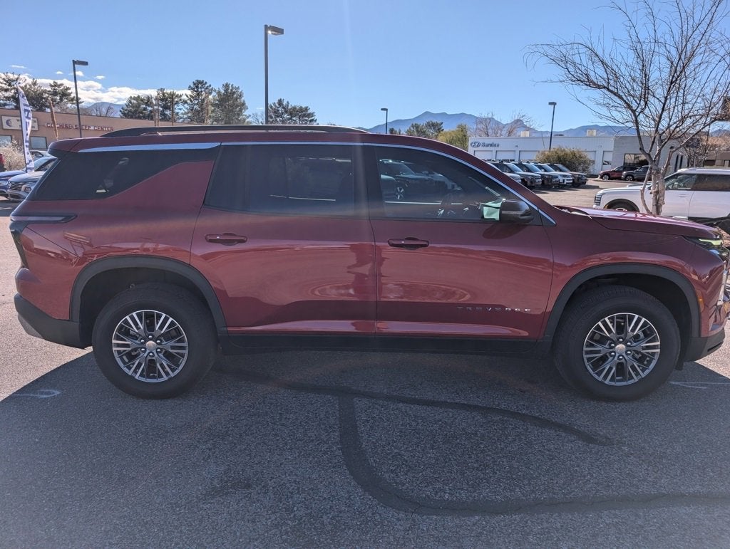 2025 Chevrolet Traverse LT