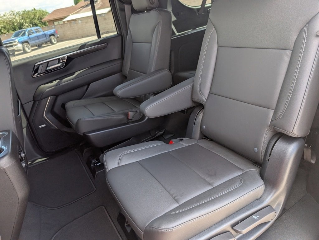 2025 Chevrolet Suburban LT