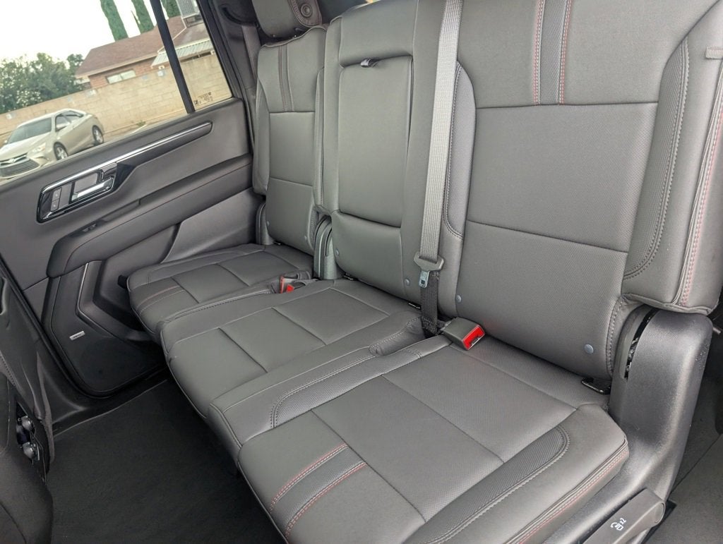 2025 Chevrolet Suburban RST