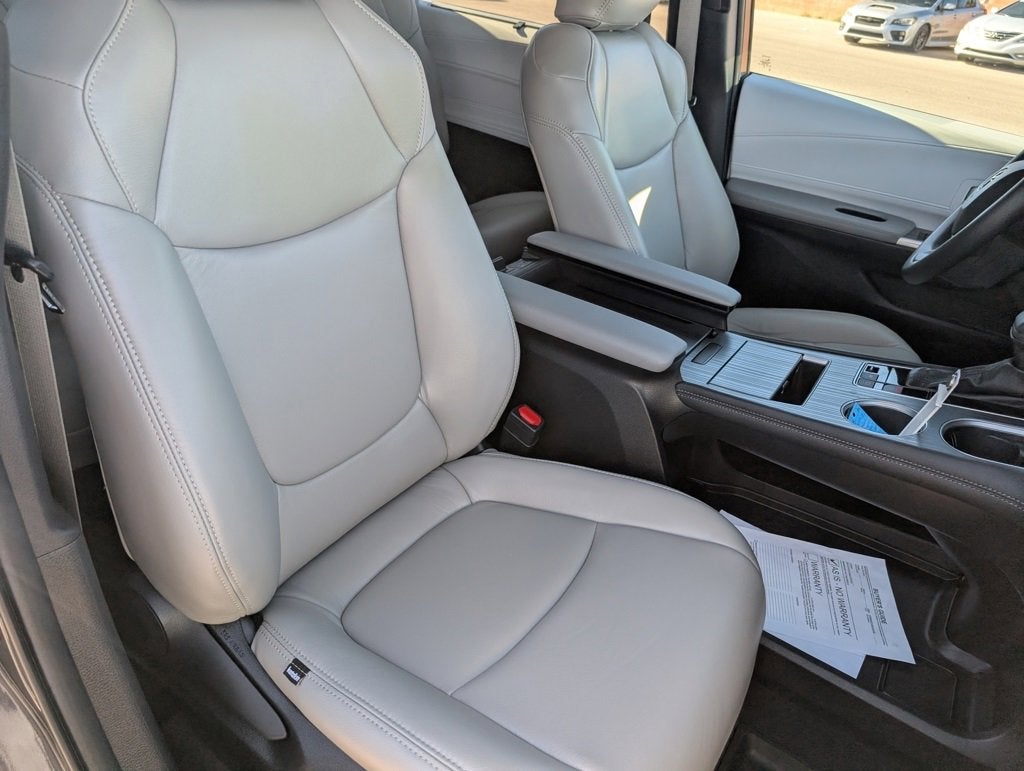 2025 Toyota Sienna LE