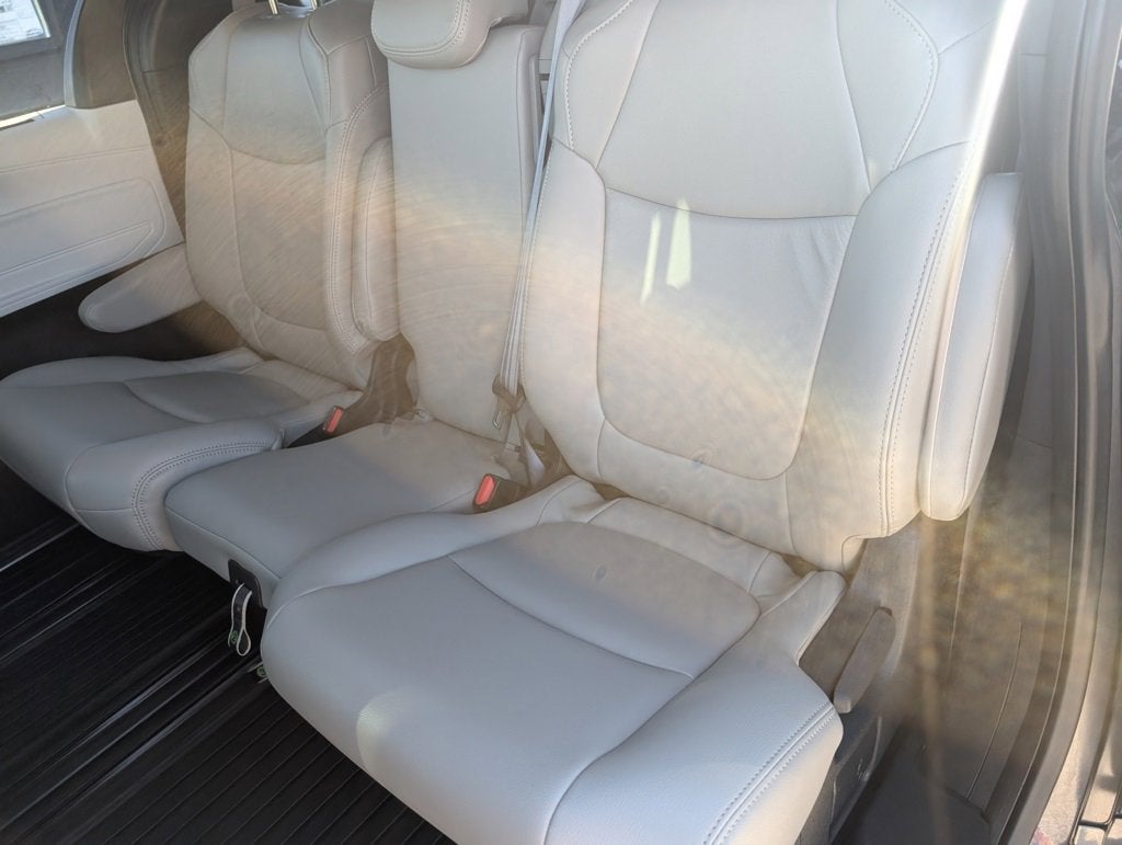 2025 Toyota Sienna LE