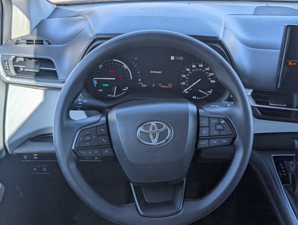 2025 Toyota Sienna LE