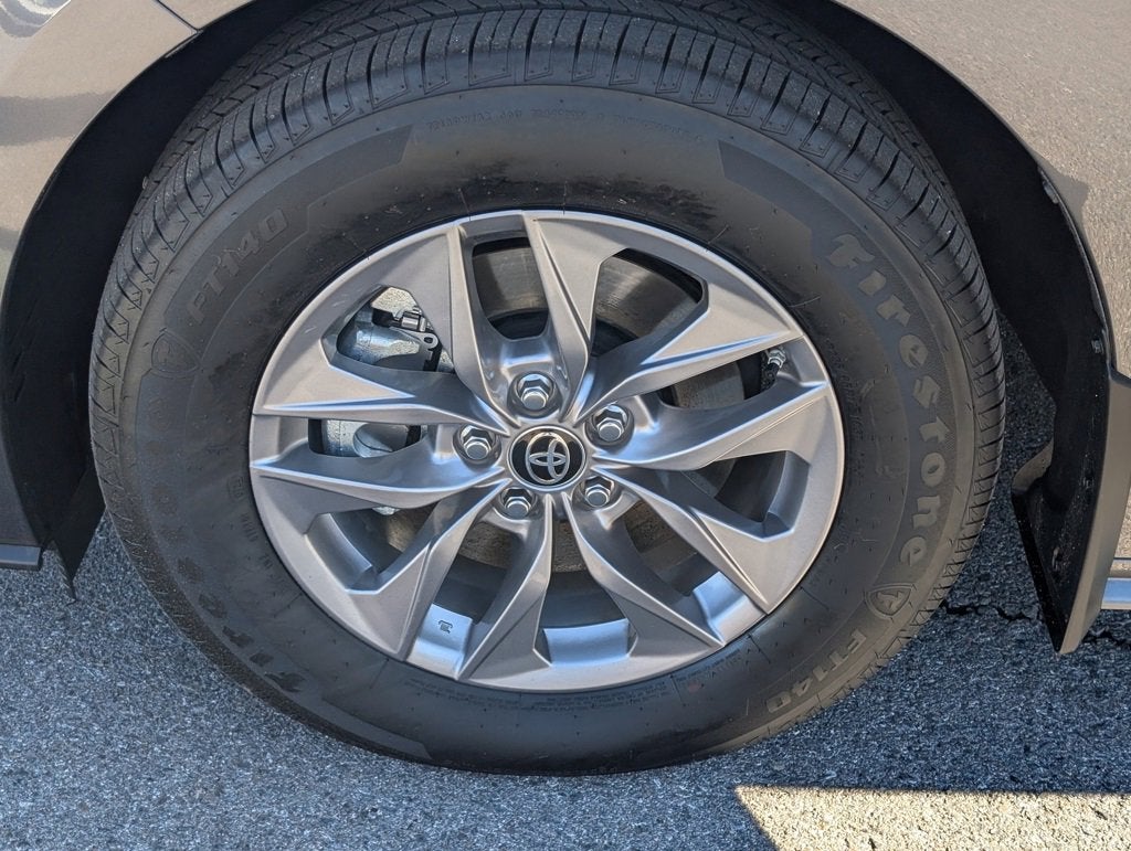 2025 Toyota Sienna LE