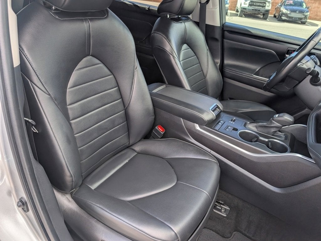 2022 Toyota Highlander Hybrid XLE