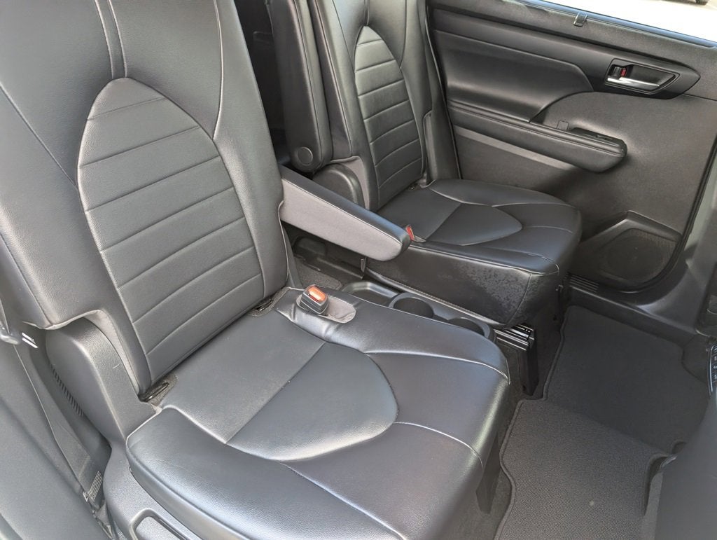 2022 Toyota Highlander Hybrid XLE