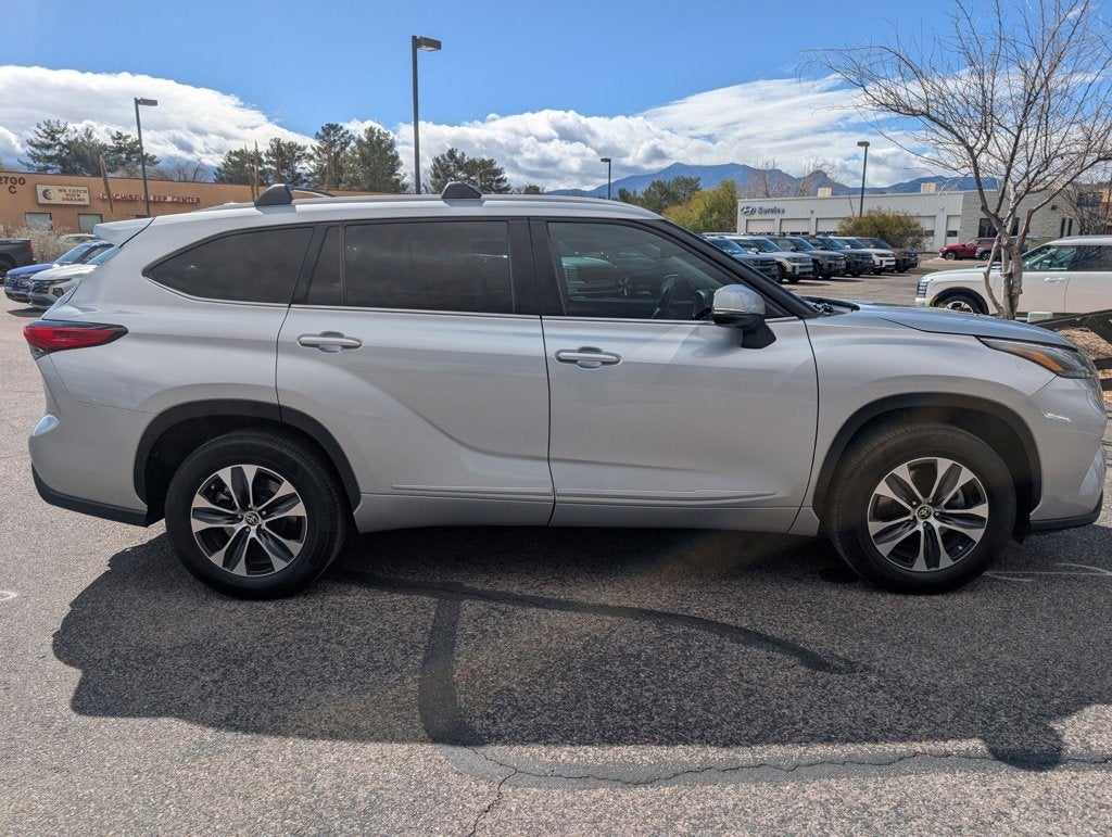 2022 Toyota Highlander Hybrid XLE