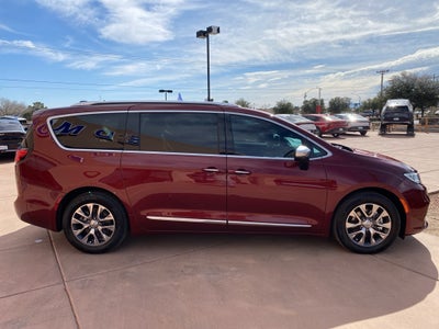 2023 Chrysler Pacifica Hybrid Pinnacle