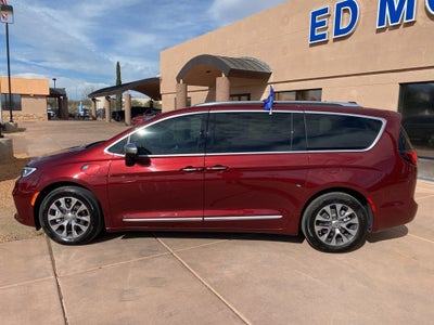 2023 Chrysler Pacifica Hybrid Pinnacle