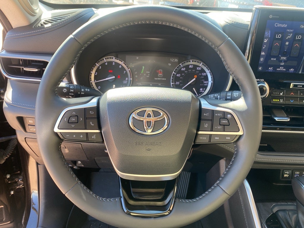 2022 Toyota Highlander Platinum