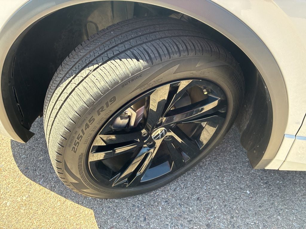 2024 Volkswagen Tiguan 2.0T SE R-Line Black