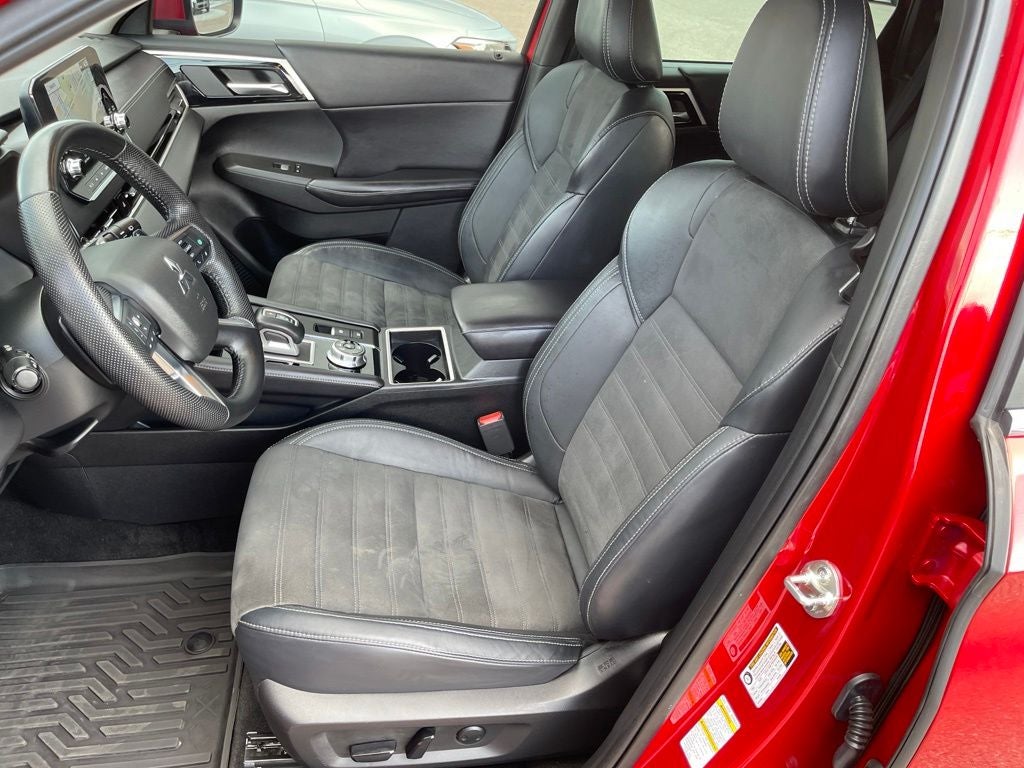 2023 Mitsubishi Outlander Base