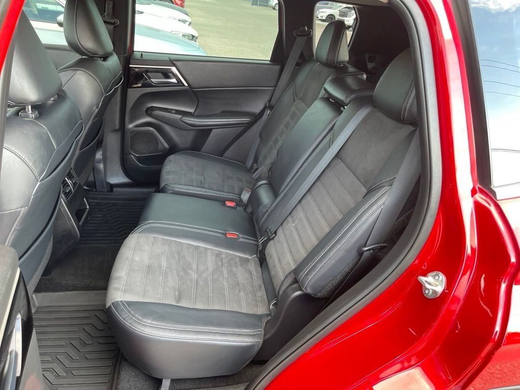 2023 Mitsubishi Outlander Base
