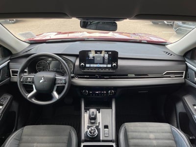 2023 Mitsubishi Outlander Base