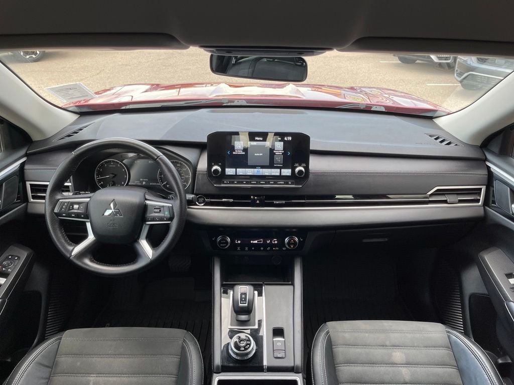 2023 Mitsubishi Outlander Base