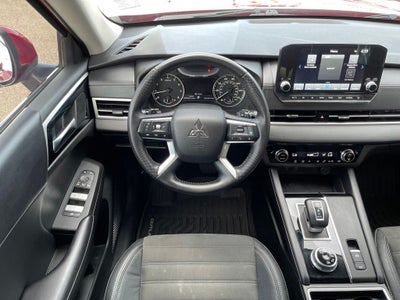 2023 Mitsubishi Outlander Base