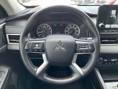 2023 Mitsubishi Outlander Base