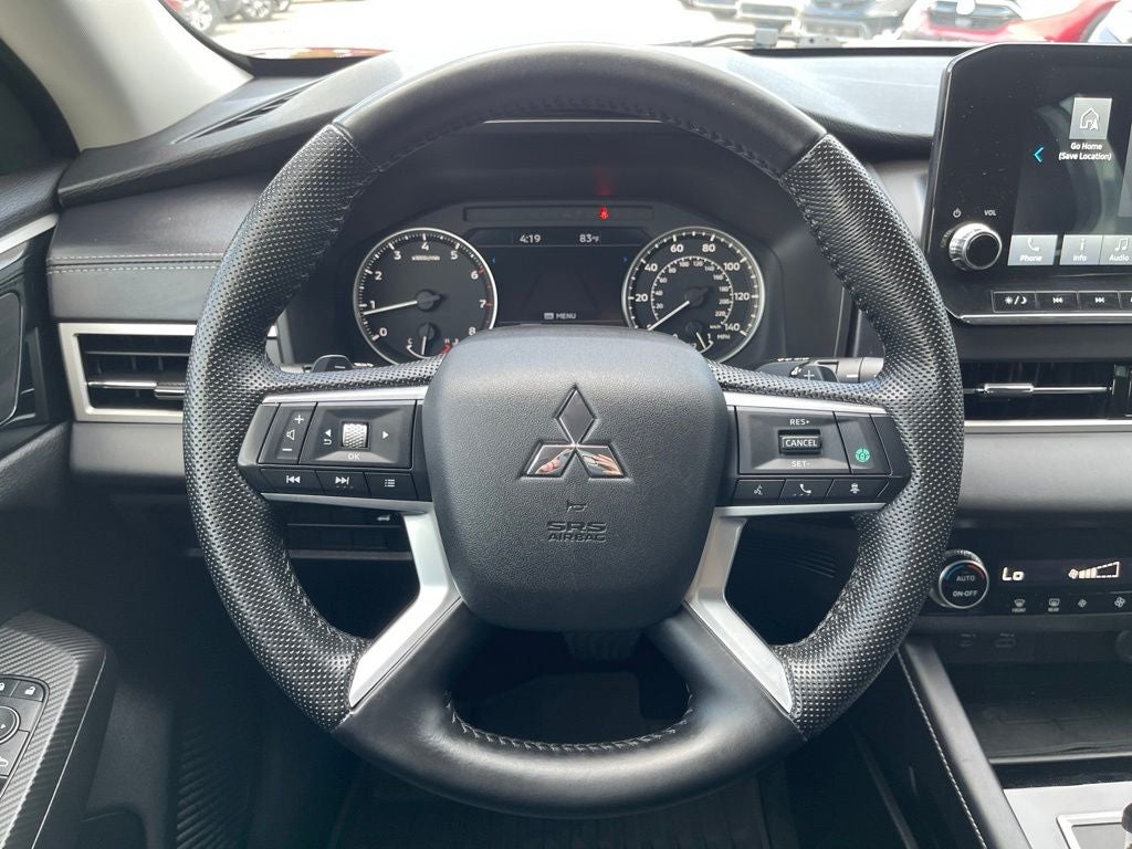 2023 Mitsubishi Outlander Base