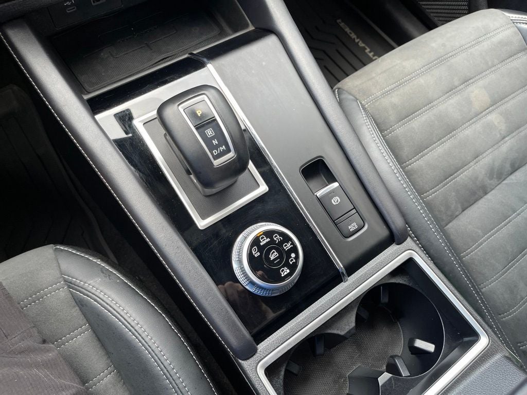 2023 Mitsubishi Outlander Base