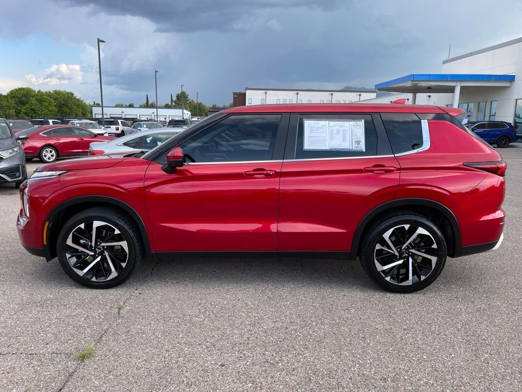 2023 Mitsubishi Outlander Base