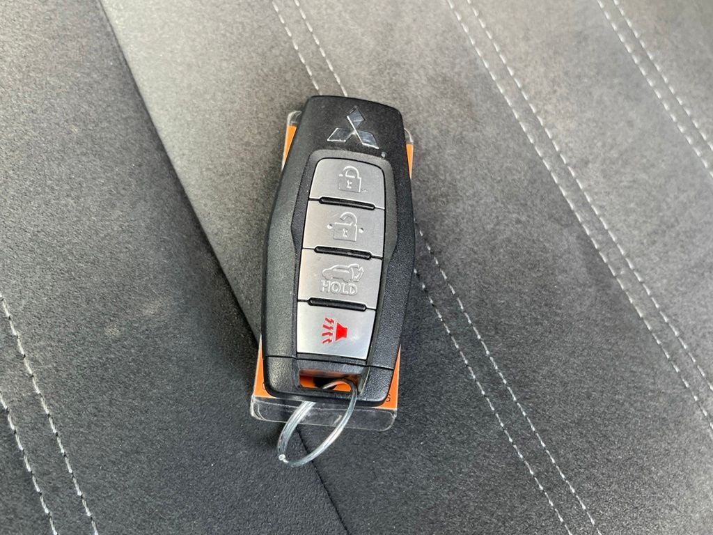 2023 Mitsubishi Outlander Base