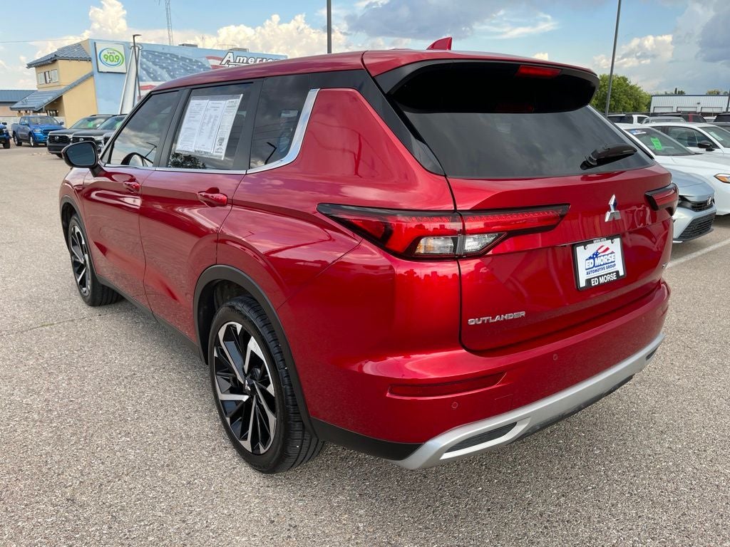 2023 Mitsubishi Outlander Base