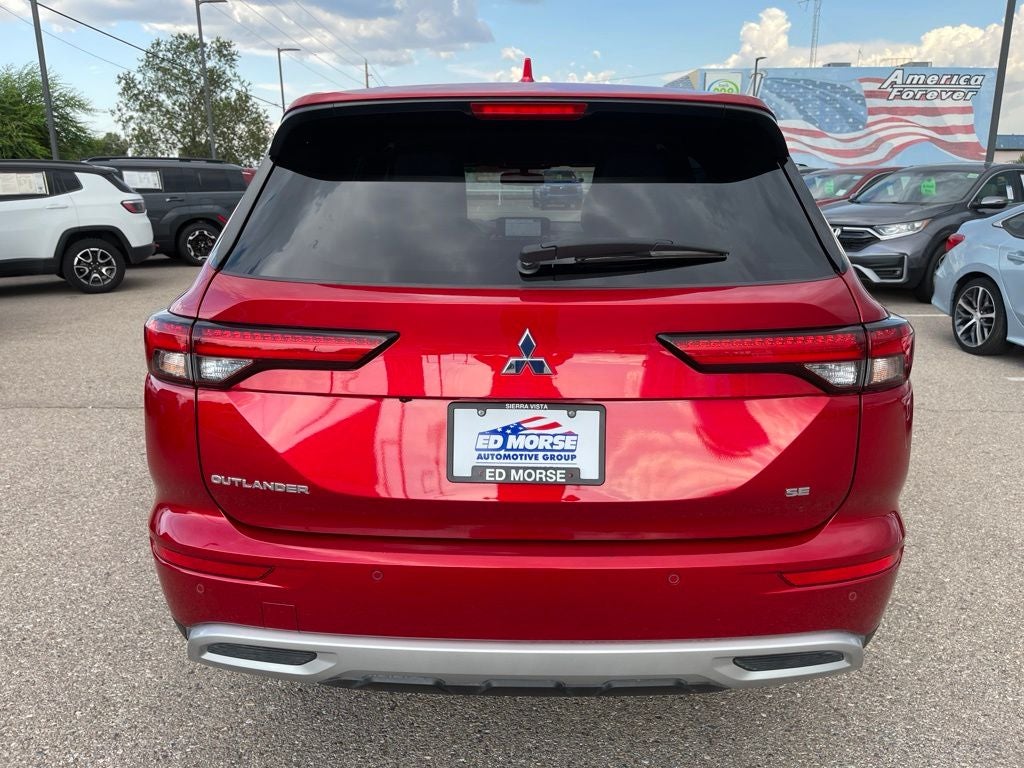 2023 Mitsubishi Outlander Base