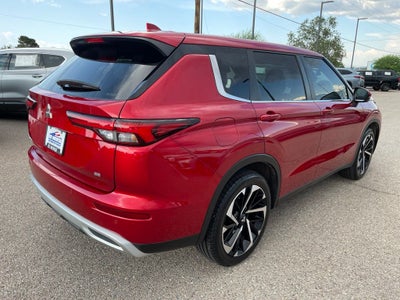 2023 Mitsubishi Outlander Base