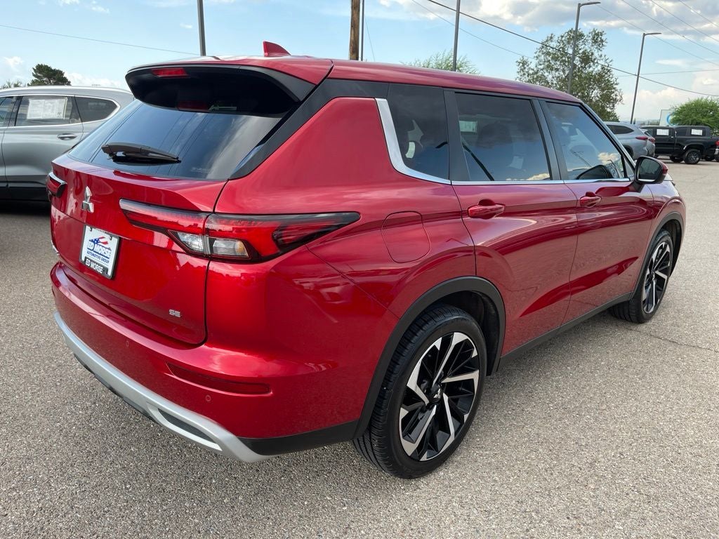 2023 Mitsubishi Outlander Base