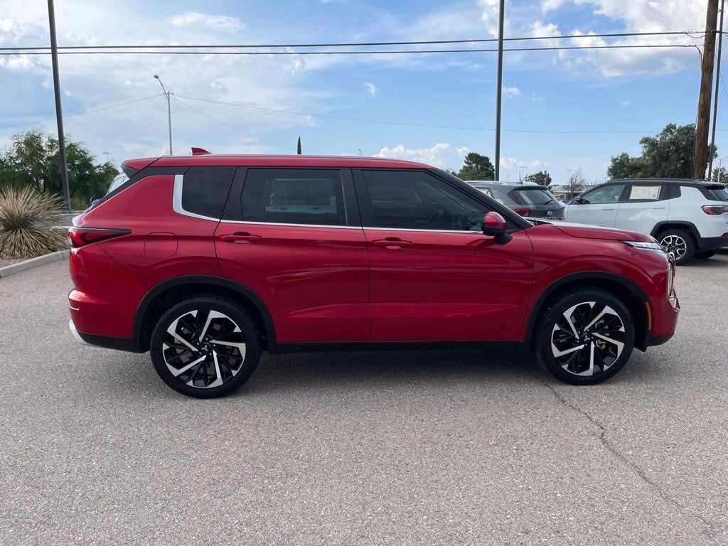 2023 Mitsubishi Outlander Base