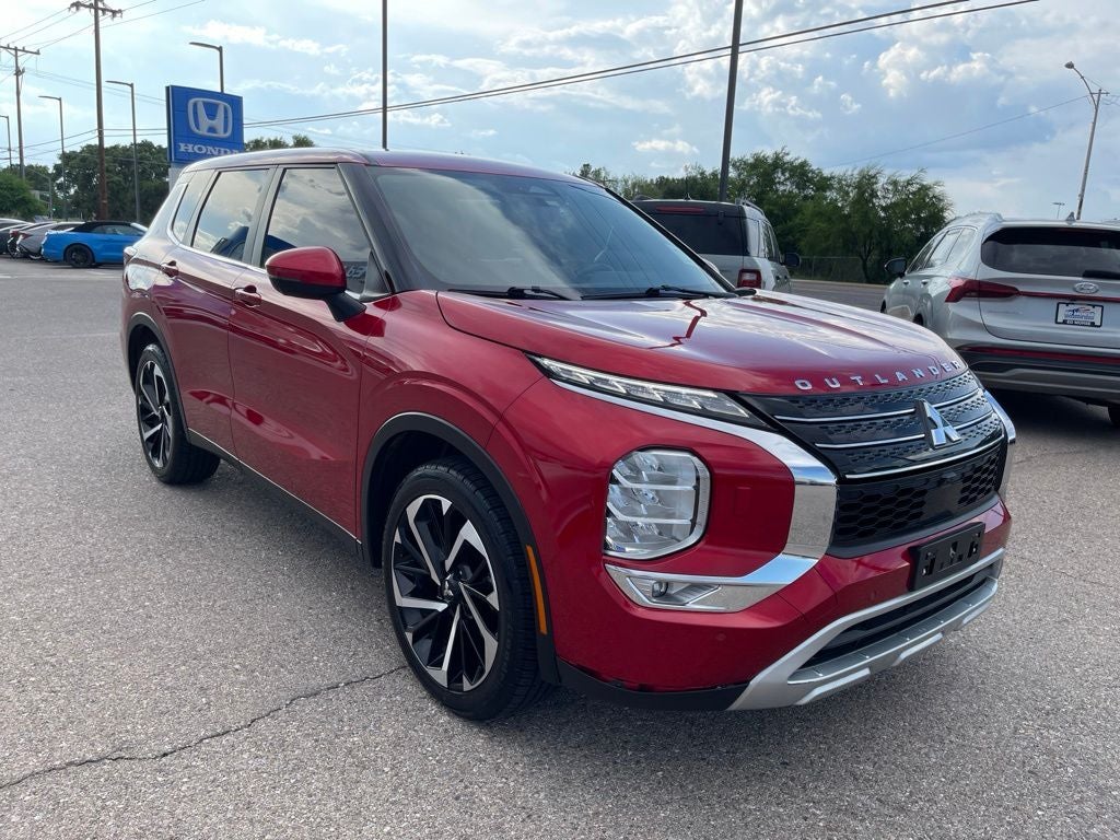 2023 Mitsubishi Outlander Base