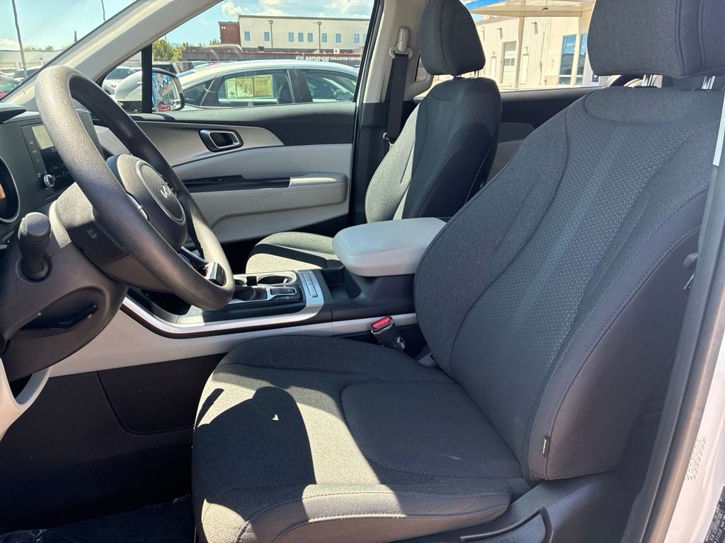 2022 Kia Carnival LX