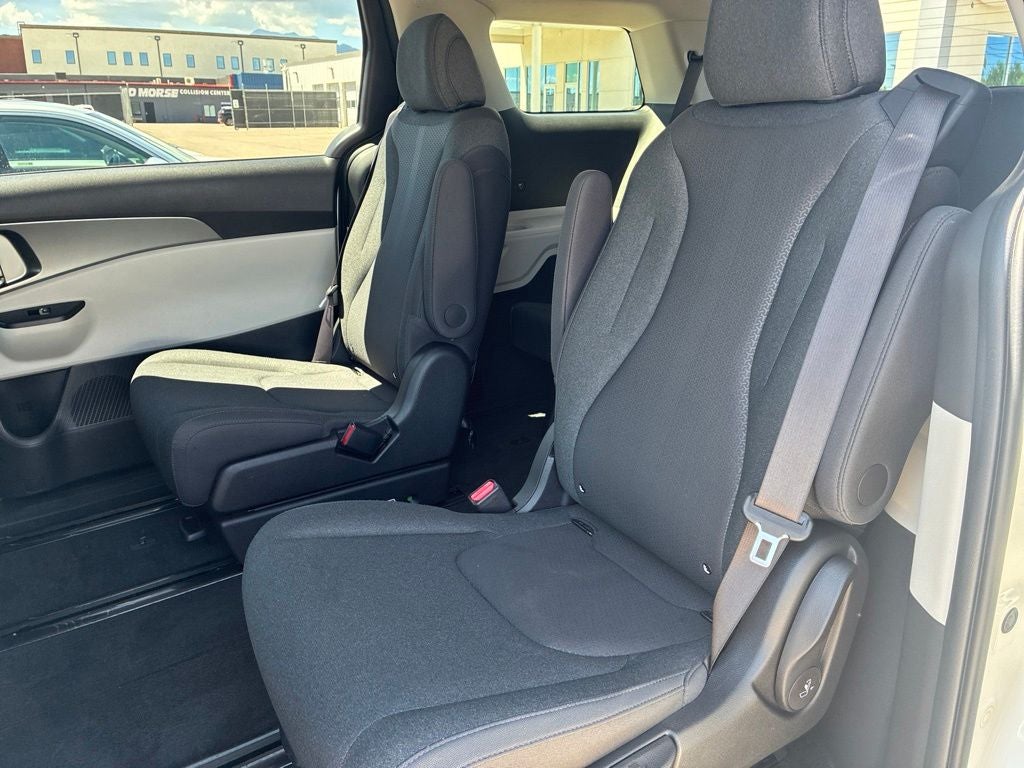 2022 Kia Carnival LX