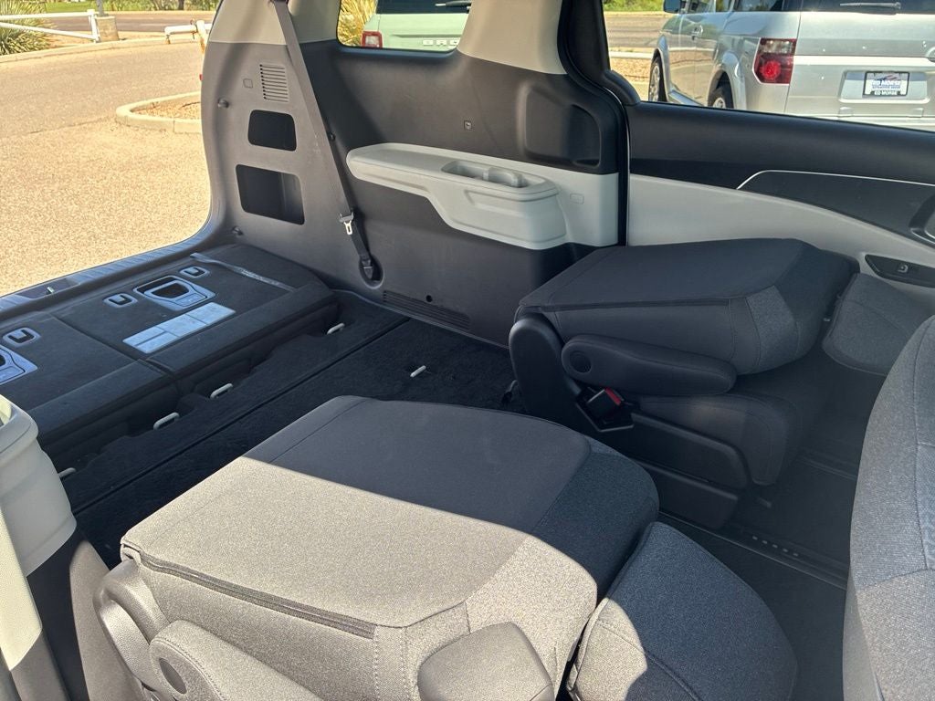 2022 Kia Carnival LX