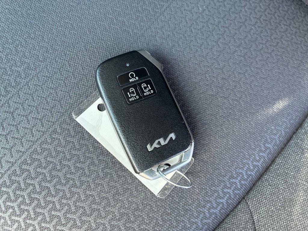 2022 Kia Carnival LX