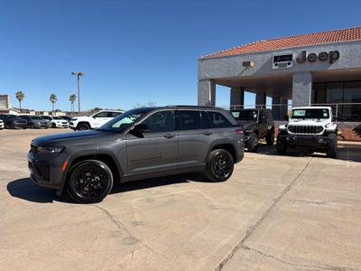 2026 Jeep Grand Cherokee Laredo