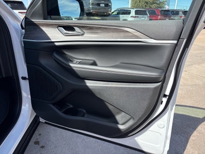 2026 Jeep Grand Cherokee Laredo