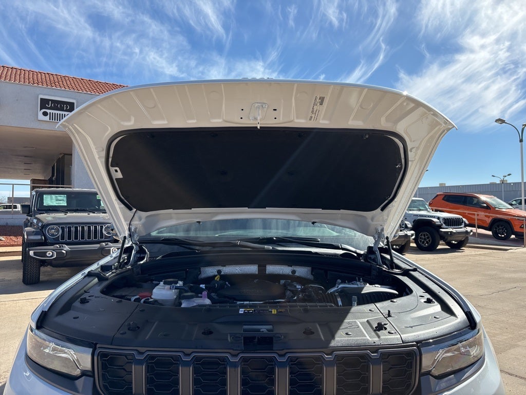 2026 Jeep Grand Cherokee Laredo