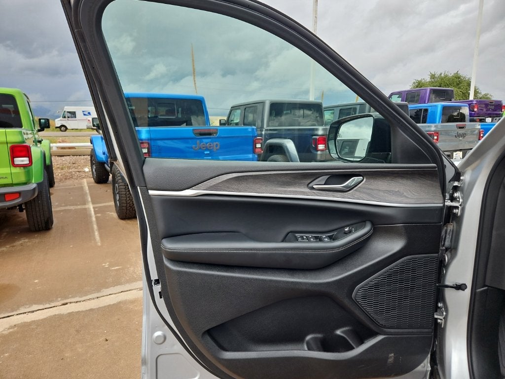 2026 Jeep Grand Cherokee Altitude