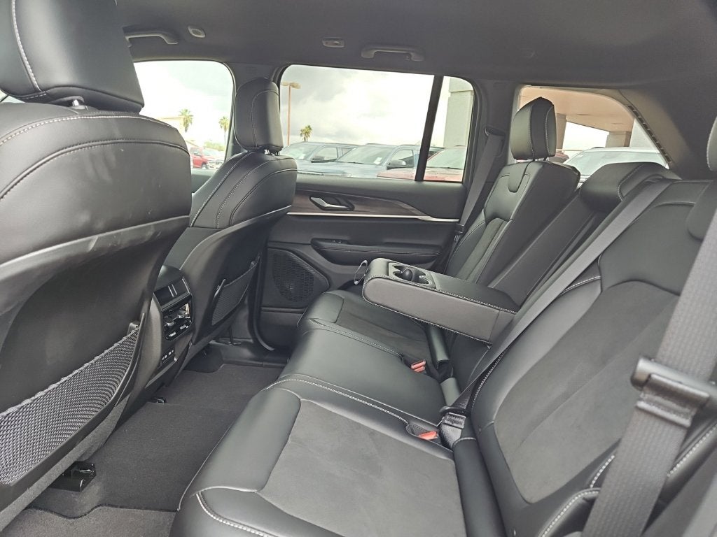 2026 Jeep Grand Cherokee Altitude