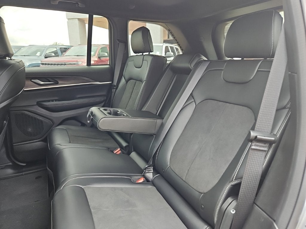 2026 Jeep Grand Cherokee Altitude