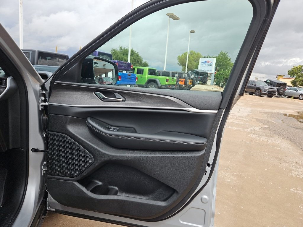 2026 Jeep Grand Cherokee Altitude