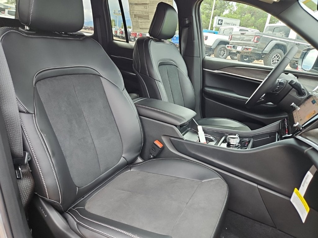 2026 Jeep Grand Cherokee Altitude