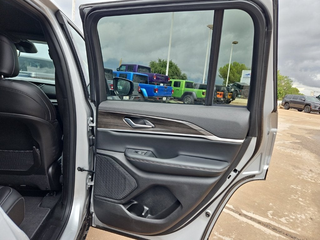 2026 Jeep Grand Cherokee Altitude