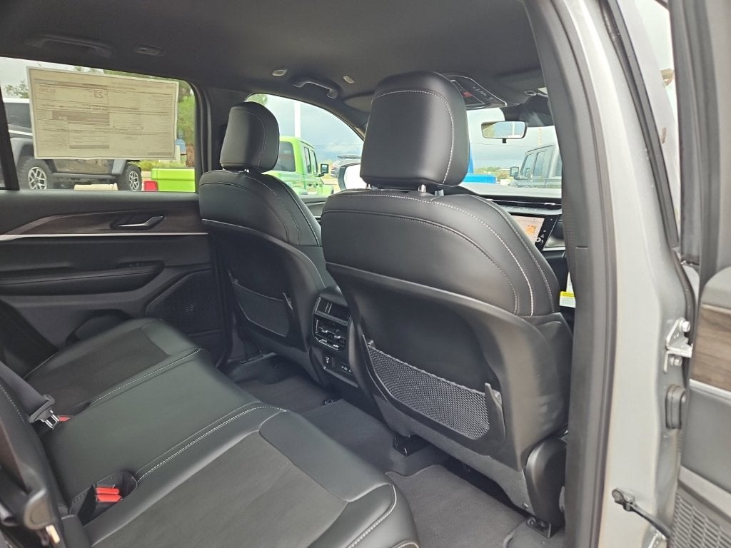 2026 Jeep Grand Cherokee Altitude