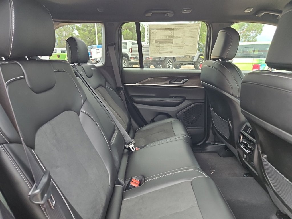 2026 Jeep Grand Cherokee Altitude