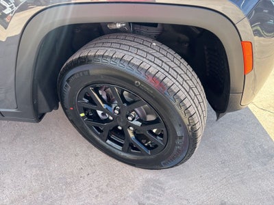 2026 Jeep Grand Cherokee Laredo