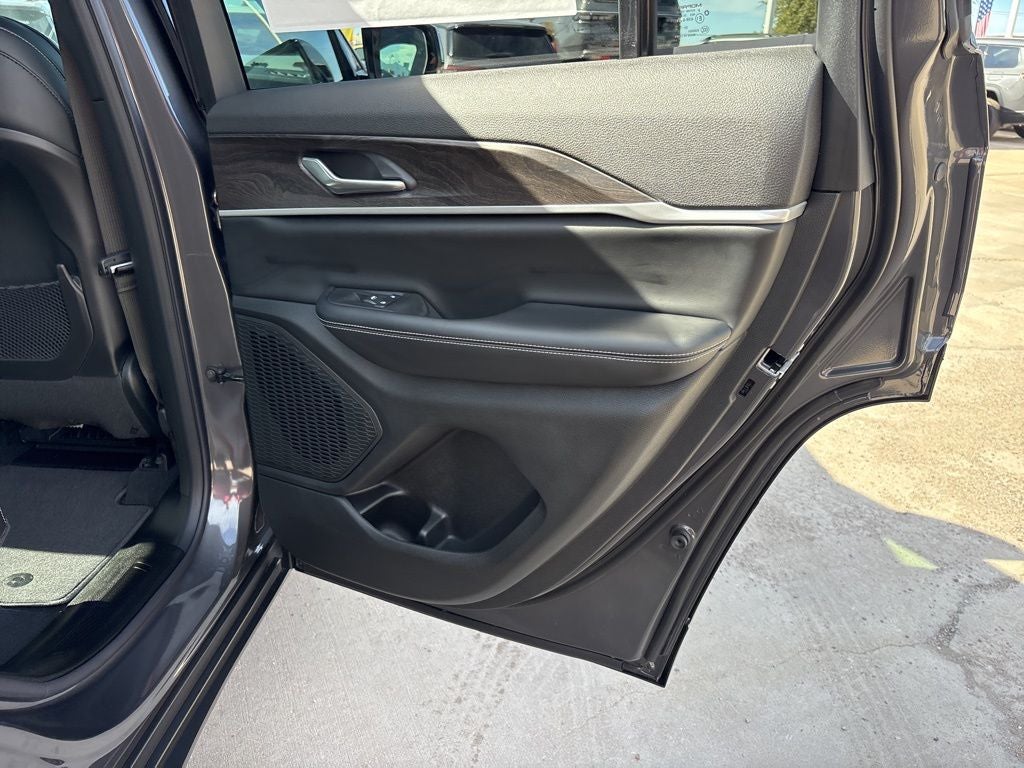 2026 Jeep Grand Cherokee Laredo