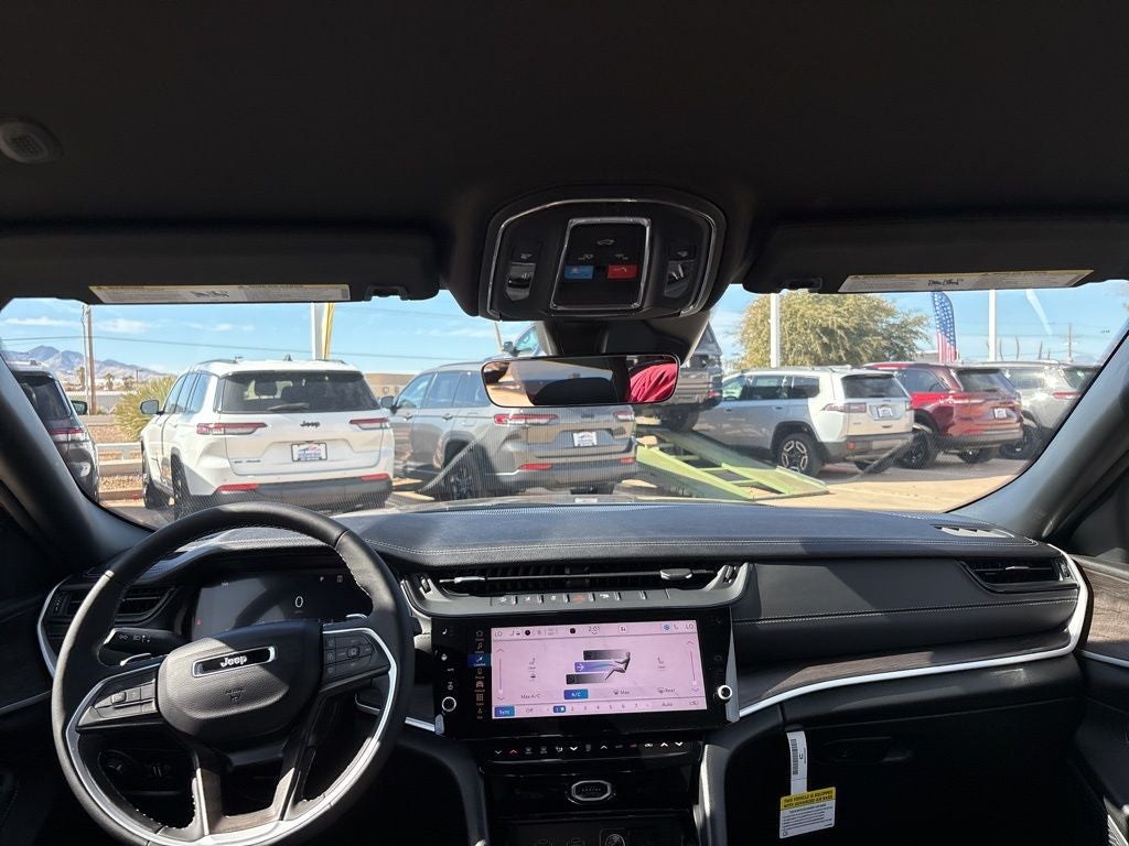 2026 Jeep Grand Cherokee Laredo