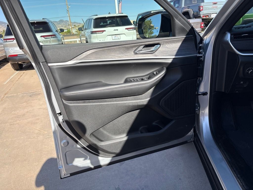 2026 Jeep Grand Cherokee L Laredo